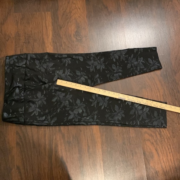 SOFT SURROUNDINGS BLACK JACQUARD LEGGINGS - Picture 6 of 8